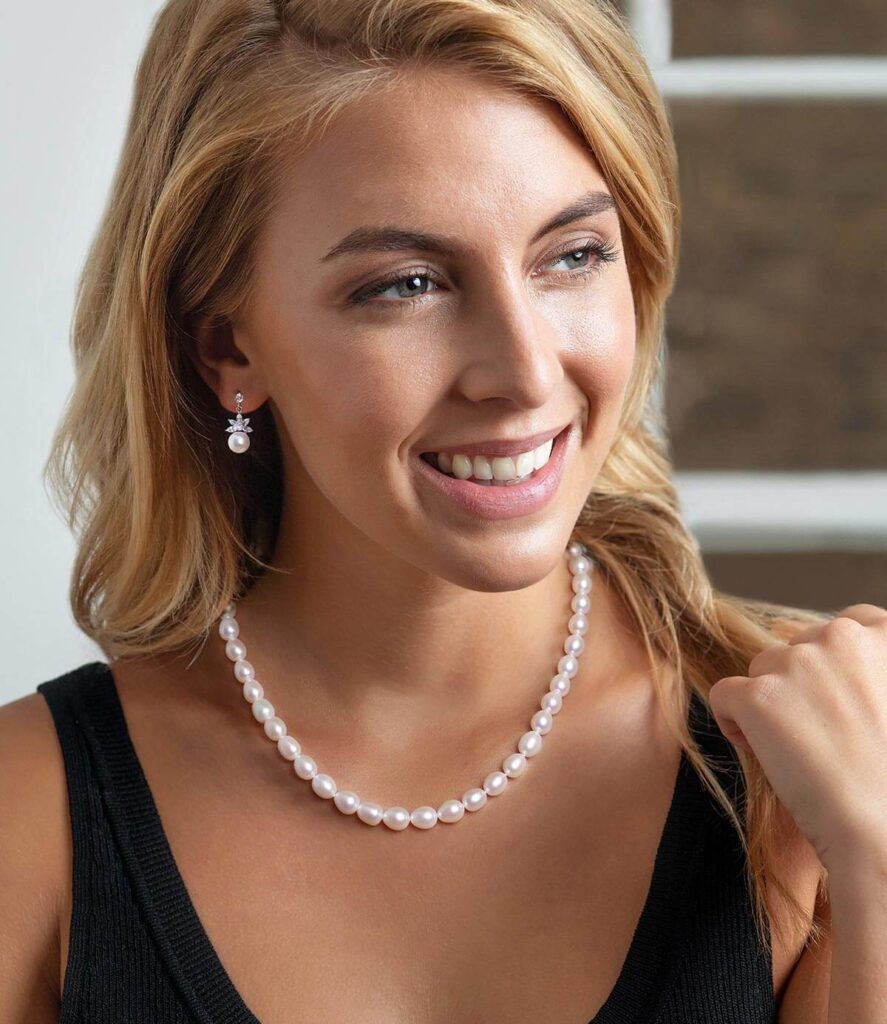 Secretary wearing a sStrand of high-luster white freshwater pearl necklace