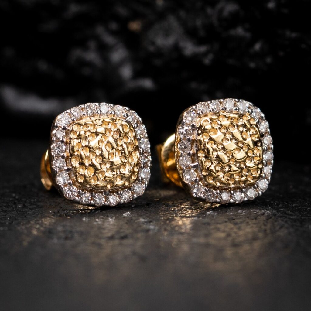 Classic brilliant-cut diamond stud Jewels earrings, essential high end jewelry for daily elegance.